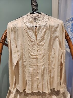 Coldwater Creek Cream Lace Crochet Blouse